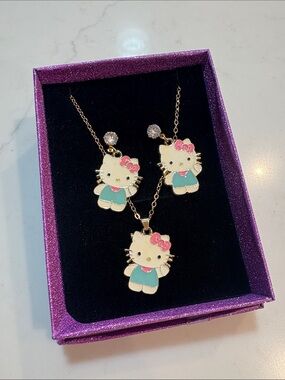Hello Kitty earring and necklace set